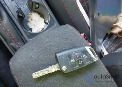 2015 Volkswagen Golf Gti 2.0T S 4-Door z USA, uszkodzony, nr VIN 3VW5T7AU3FM017272